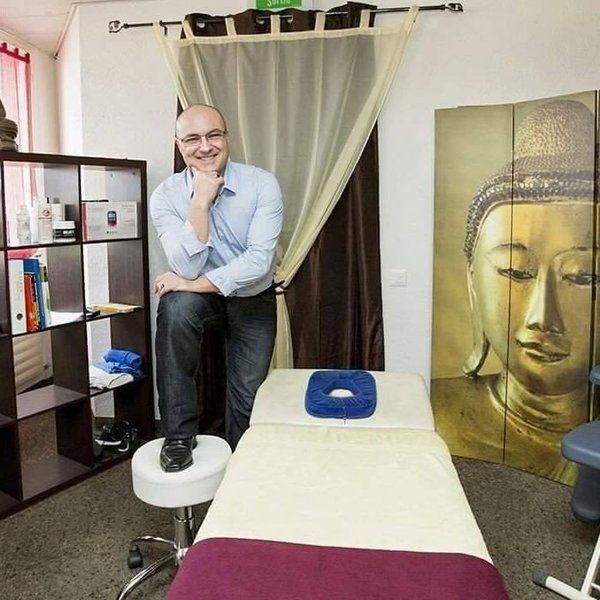 Armando Imondi dans le cabinet de massothérapie